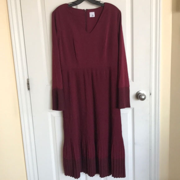 Iris and Ink burgundy dress - Picture 4 of 9